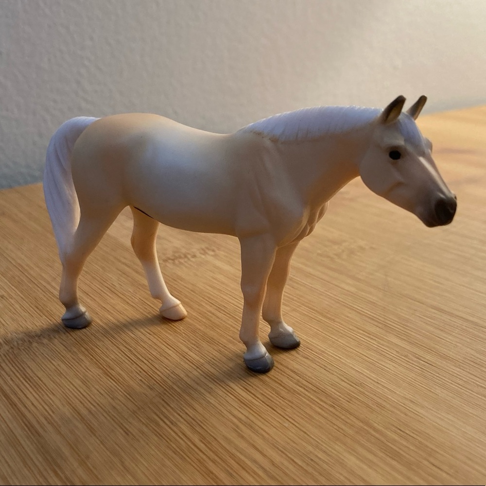 Breyer- Palomino stable mate
